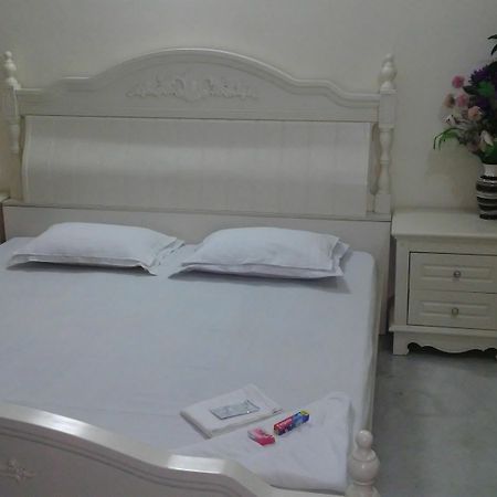 Royal Paying Guest Hotel Колката Екстериор снимка