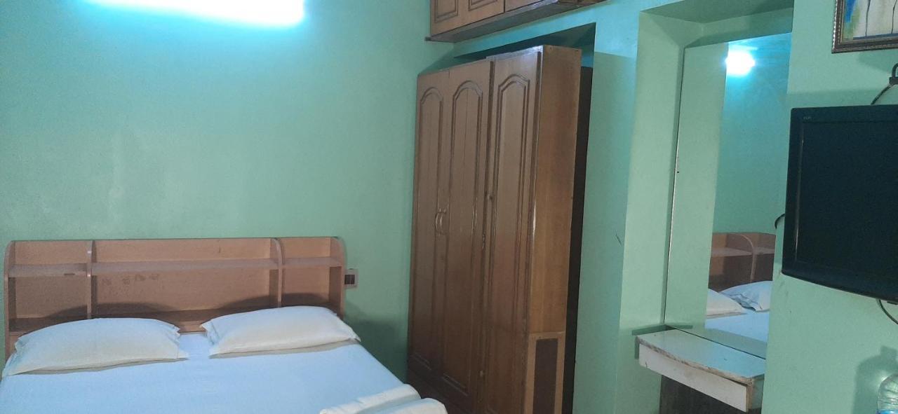 Royal Paying Guest Hotel Колката Екстериор снимка