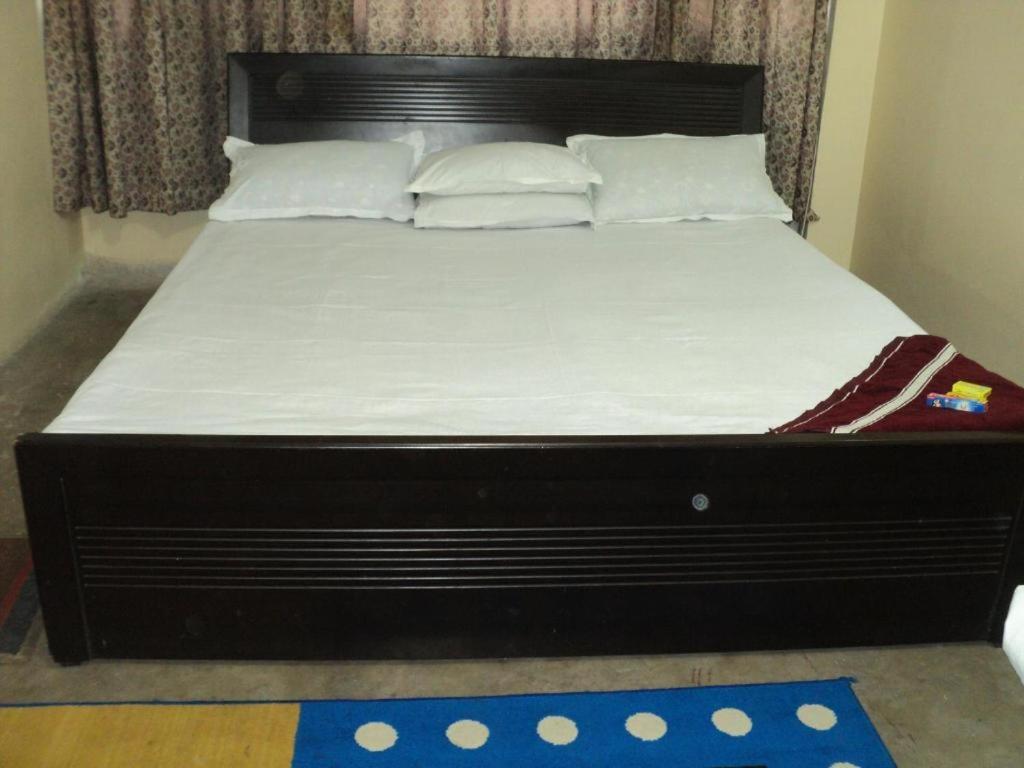 Royal Paying Guest Hotel Колката Екстериор снимка