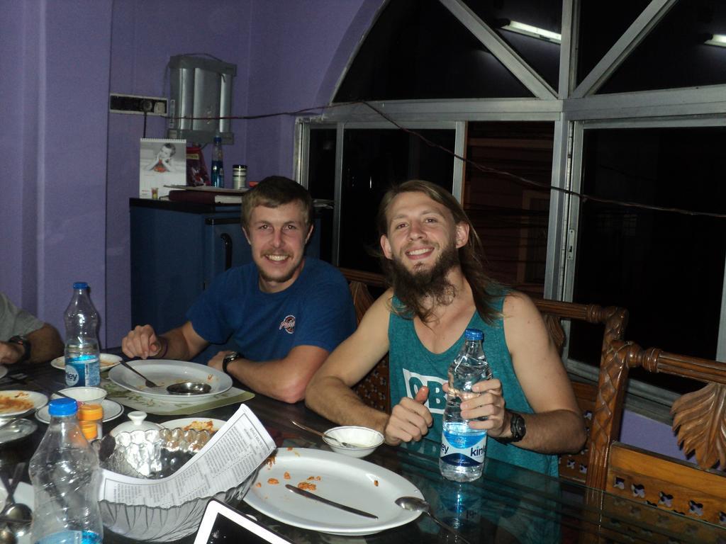 Royal Paying Guest Hotel Колката Екстериор снимка