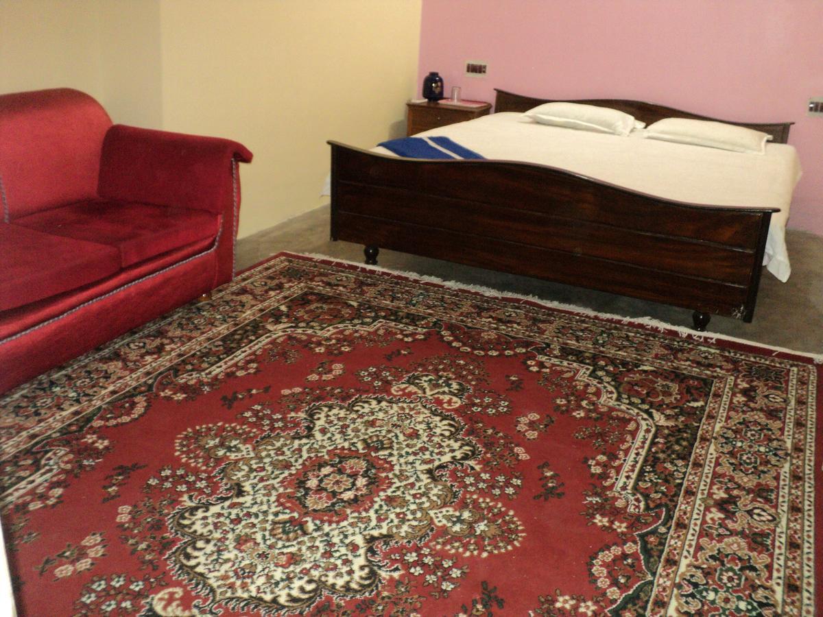 Royal Paying Guest Hotel Колката Екстериор снимка