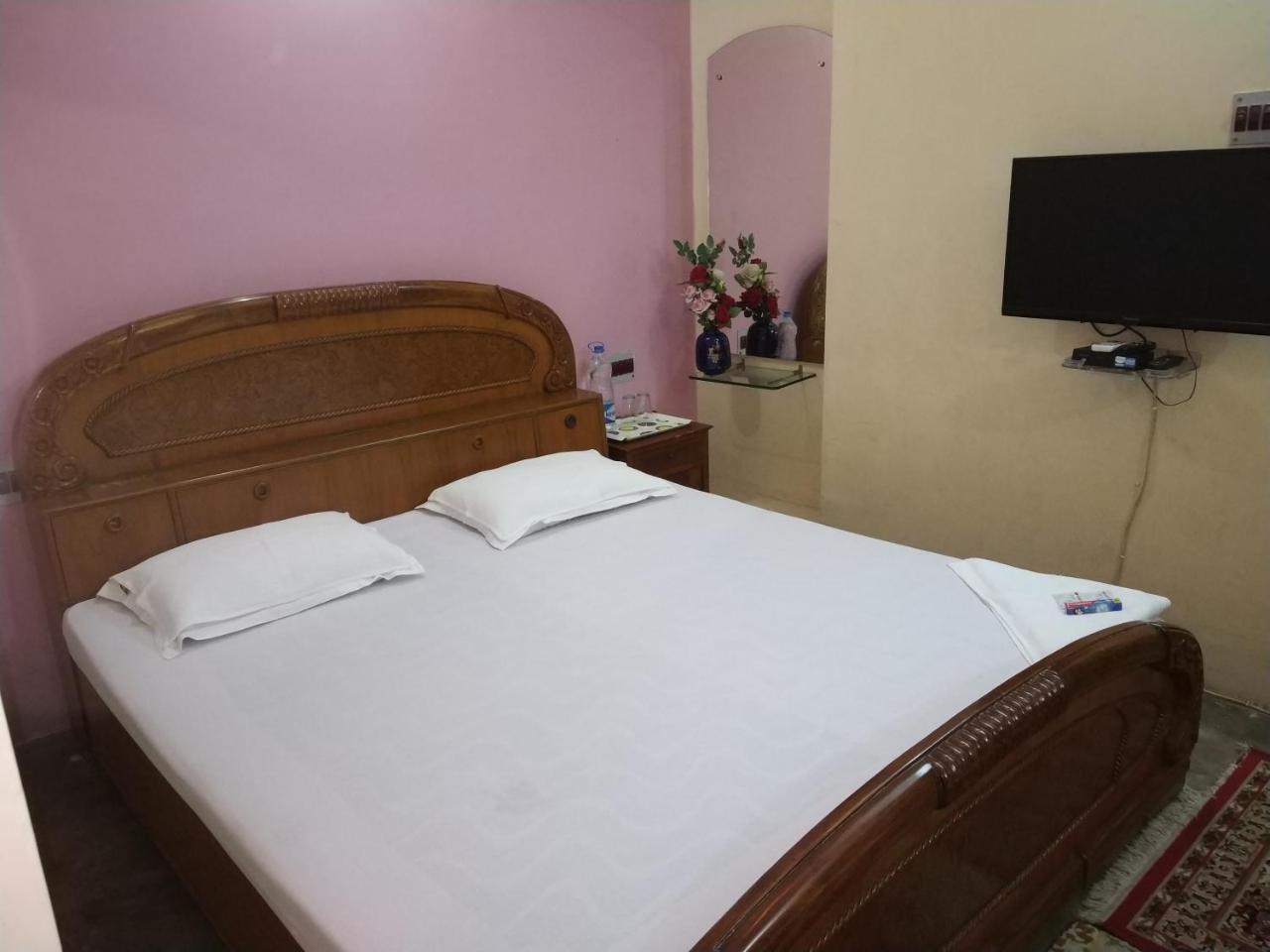 Royal Paying Guest Hotel Колката Екстериор снимка