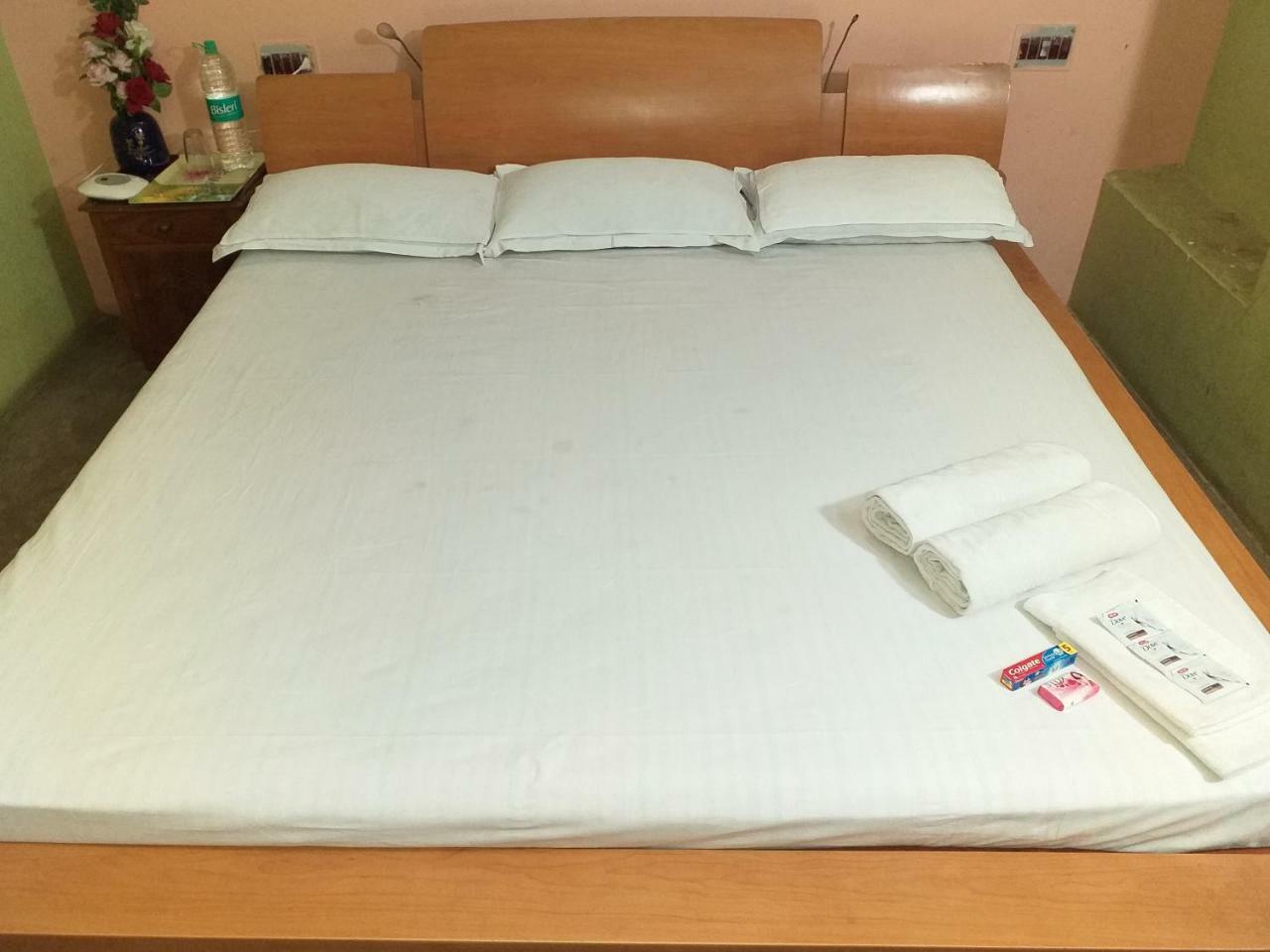 Royal Paying Guest Hotel Колката Екстериор снимка