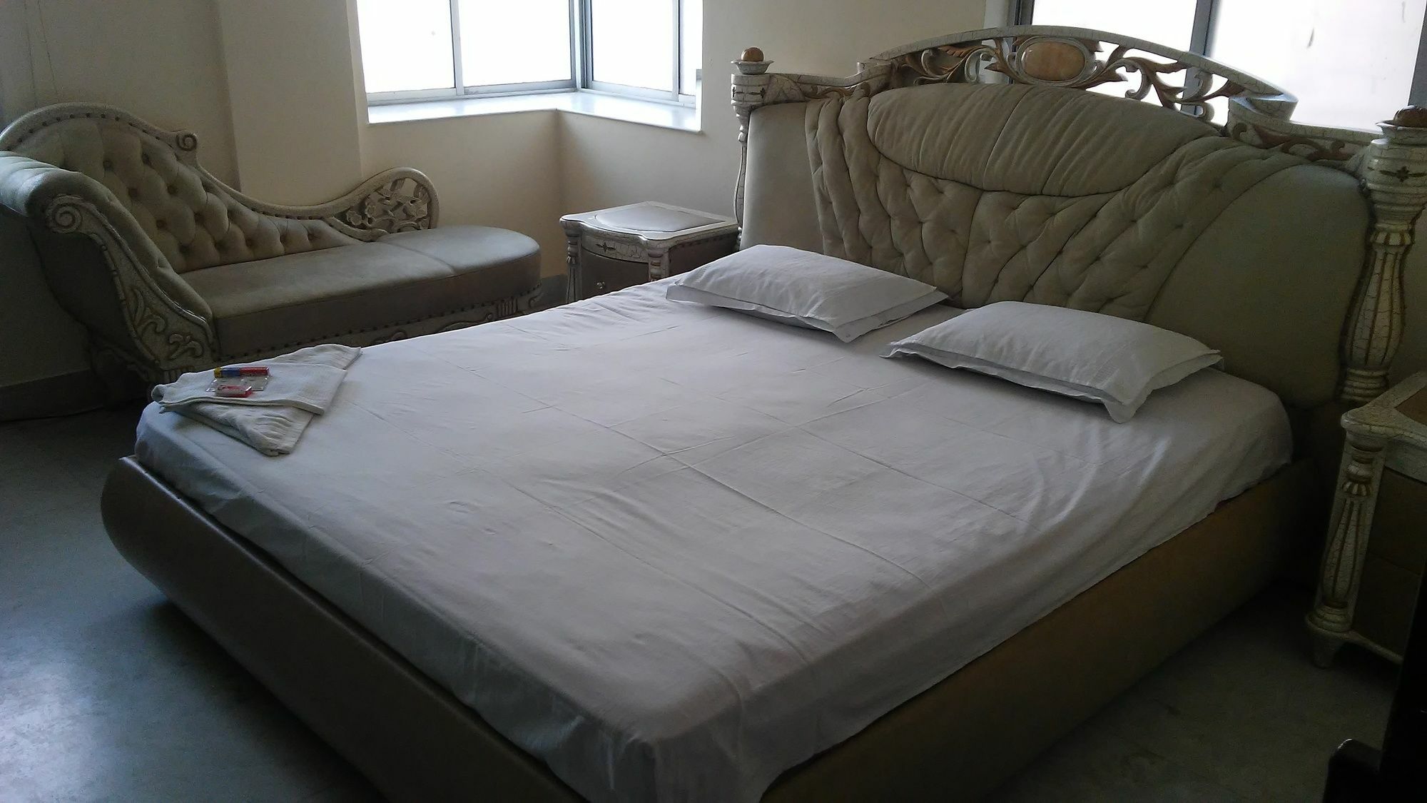 Royal Paying Guest Hotel Колката Екстериор снимка